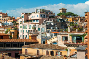 Blick auf die Dächer von Rom mit seinen vielen Dachterrassen.