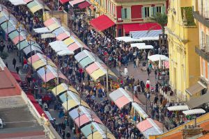 Provençialisches Paradies: Blick aus einer oberen Etage auf den Marché aux Fleurs.