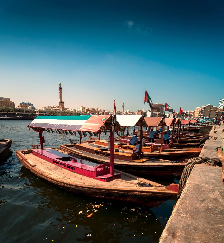 Traditionelle Abra-Taxiboote im Dubai Creek